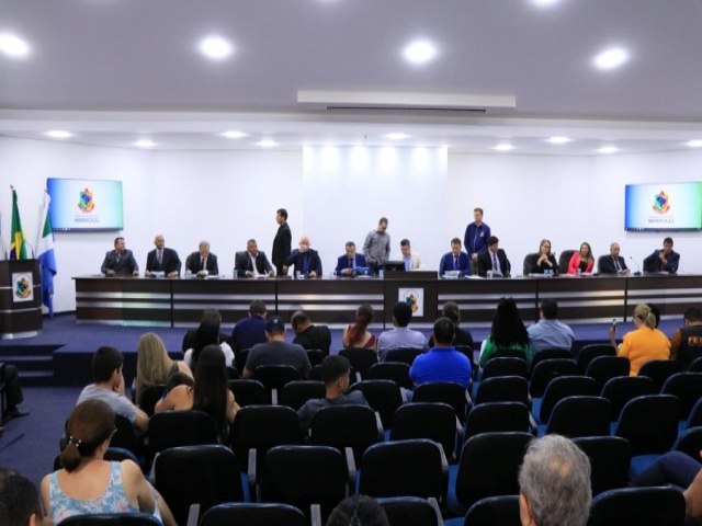 Com novos vereadores, oramento da Prefeitura  aprovado com 50% de suplementao