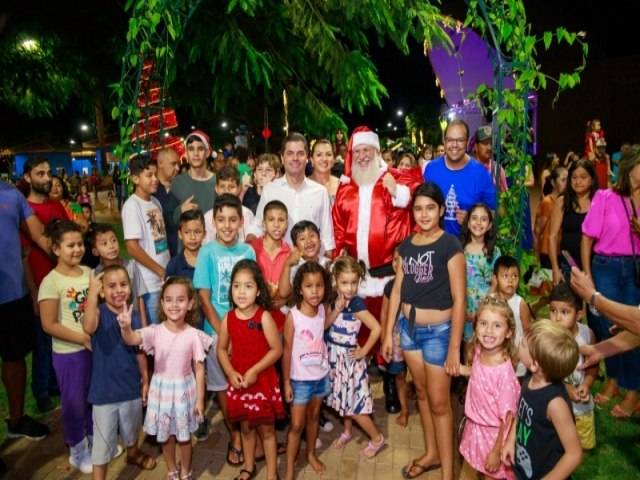 Programao do Natal Vida & Luz encantou grande pblico com a Chegada do Papai Noel na Praa Central