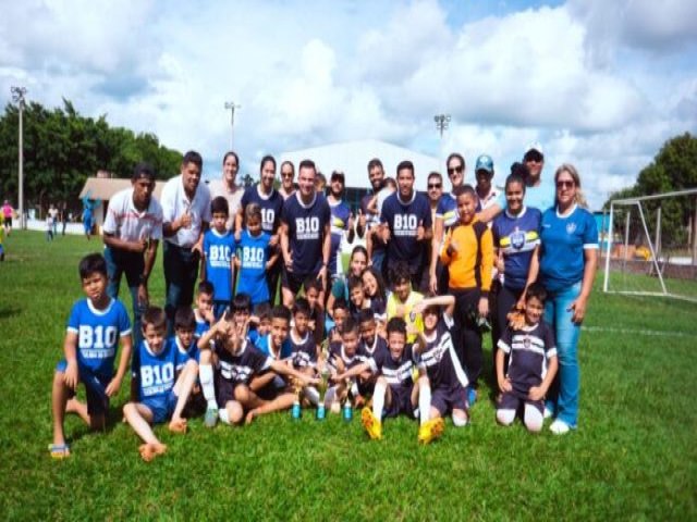 Escolinha B10 FC estreia em competio de base e conquista ttulo no Torneio Unio Cup de Maracaju