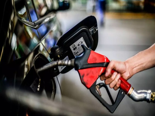 Preo mdio da gasolina cai 0,8% nos postos na 2 semana de fevereiro, diz ANP