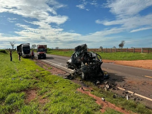 Acidente entre Ranger e caminho na MS-040 mata cinco pessoas, entres elas 2 crianas