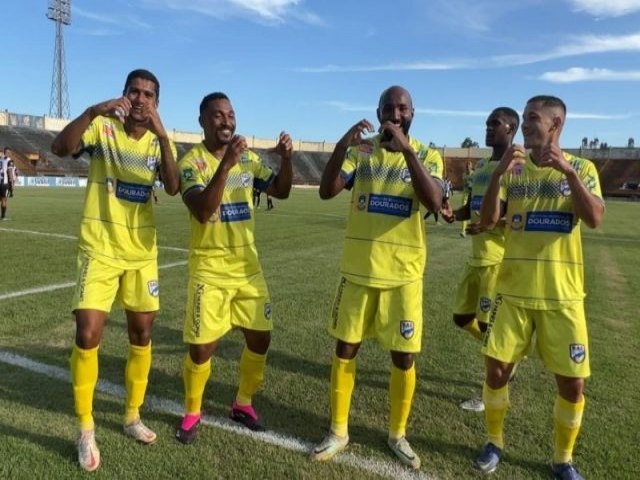 Dourados AC vence Operrio Caarapoense e vira turno na liderana isolada