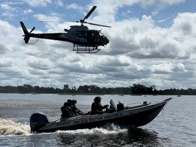 Com reforo de helicptero, PMA prende caadores e apreende petrechos ilegais na fronteira