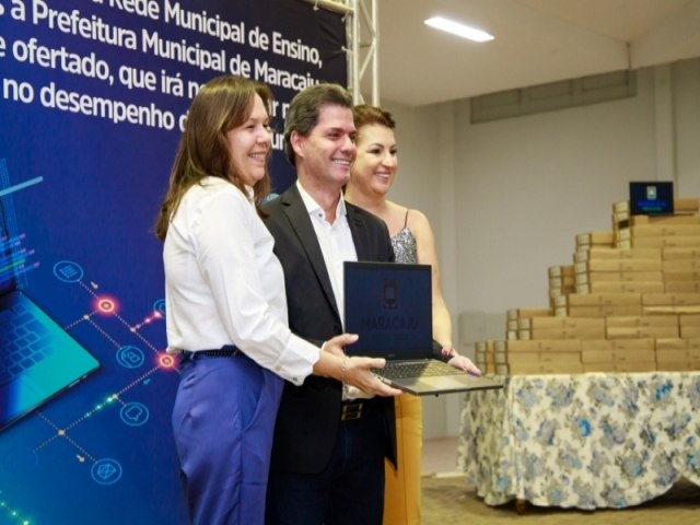 Prefeitura de Maracaju entrega 400 notebooks para professores da Rede Municipal de Ensino