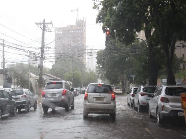 Nova frente fria se aproxima de Mato Grosso do Sul e semana deve ser de chuvas isoladas