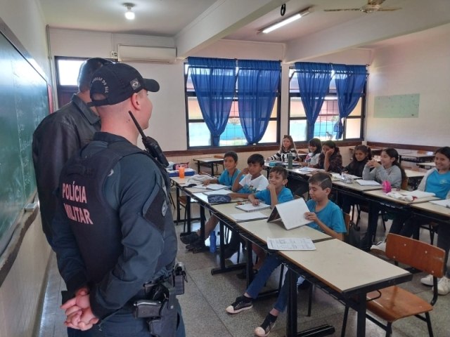  Segurana Pblica de Maracaju refora segurana em escolas e interage com alunos