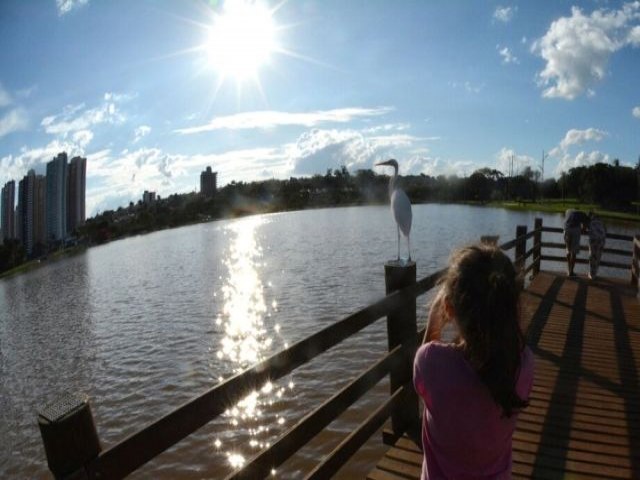 Semana comea com caloro de quase 40C e deve terminar com frio de 12C em MS