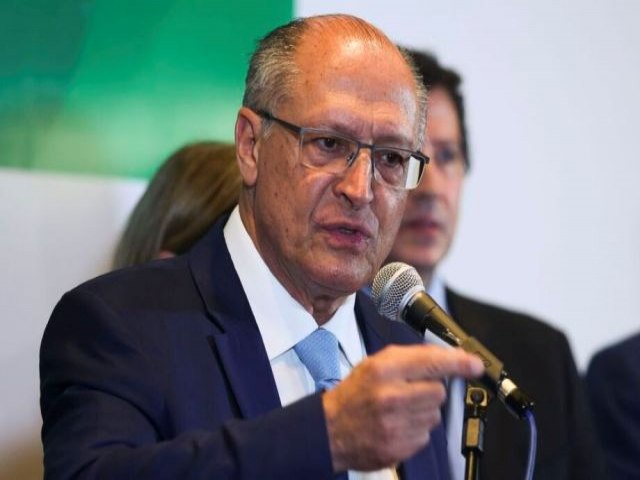 Alckmin anuncia aval britnico para desburocratizar exportao de frango brasileiro