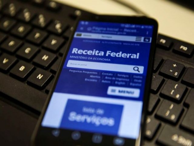 Receita abre na quarta consulta ao 1 lote de restituio de 2023