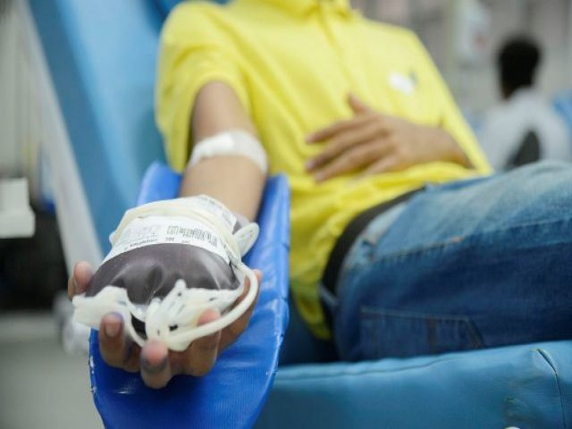 Quatorze em cada mil brasileiros so doadores regulares de sangue