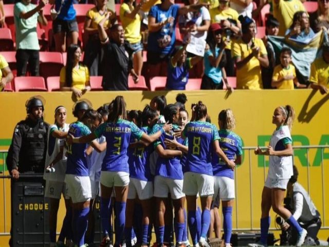 Seleo se despede do Brasil com festa e goleada antes de embarque para a Copa