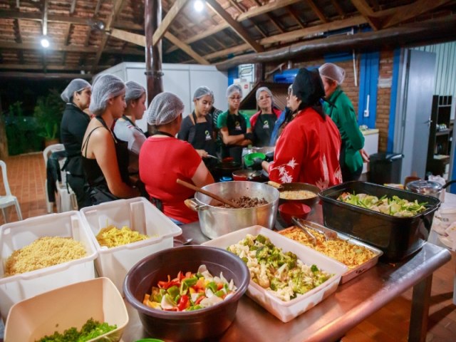 Prefeitura de Maracaju forma primeira turma do Curso de Comida Oriental