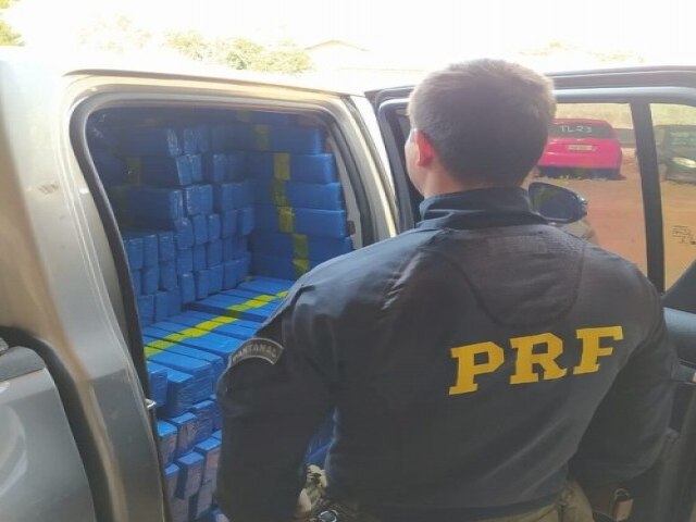 Polcia apreende uma tonelada de maconha em estrada vicinal