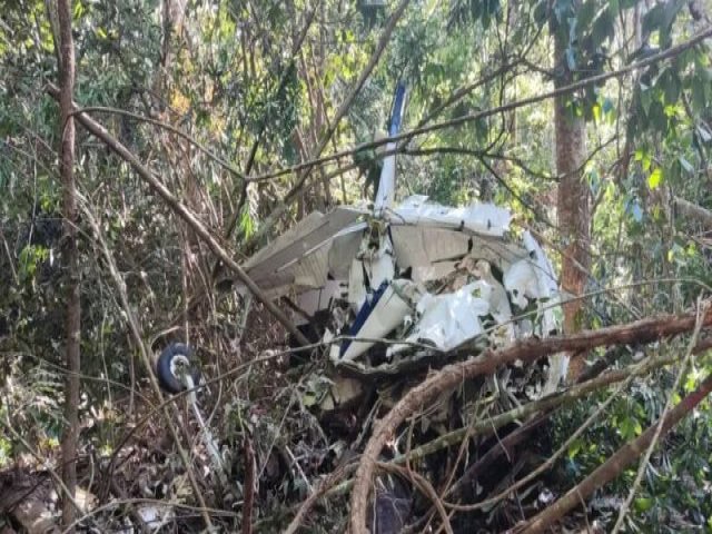 Vdeo mostra menino pilotando bimotor dias antes de morrer em acidente areo