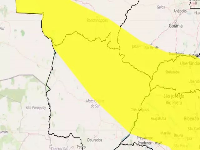 Passagem de frente fria traz ventania e promete mais chuva com queda de granizo