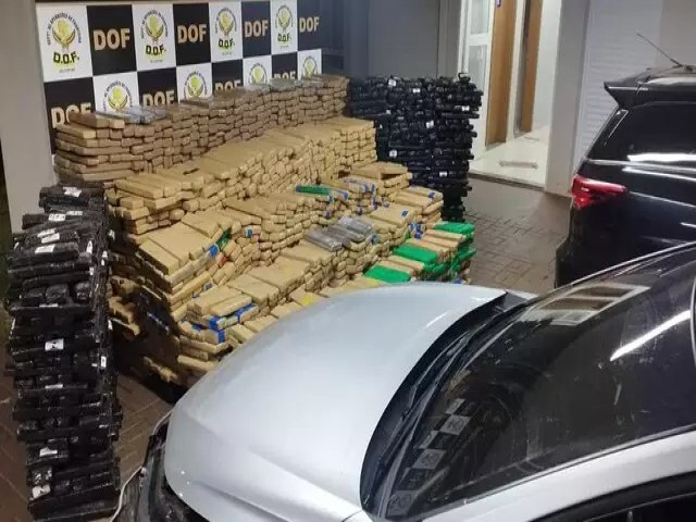 Maracaju: Polcia apreende 3,6 toneladas de maconha em veculos de luxo