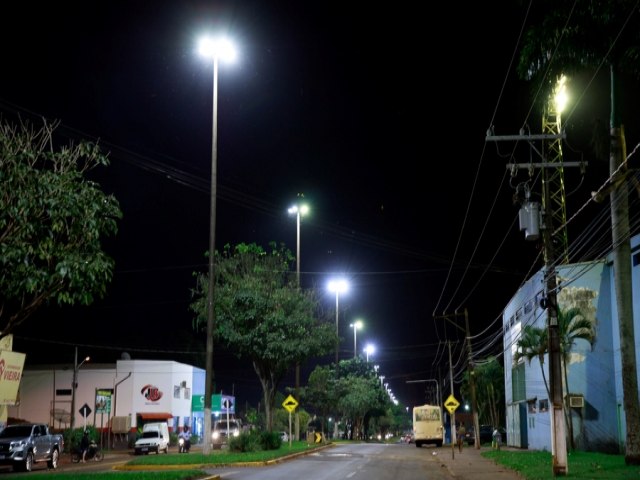 Com recursos prprios, prefeitura investe mais de R$ 2 milhes em instalao de lmpadas LED