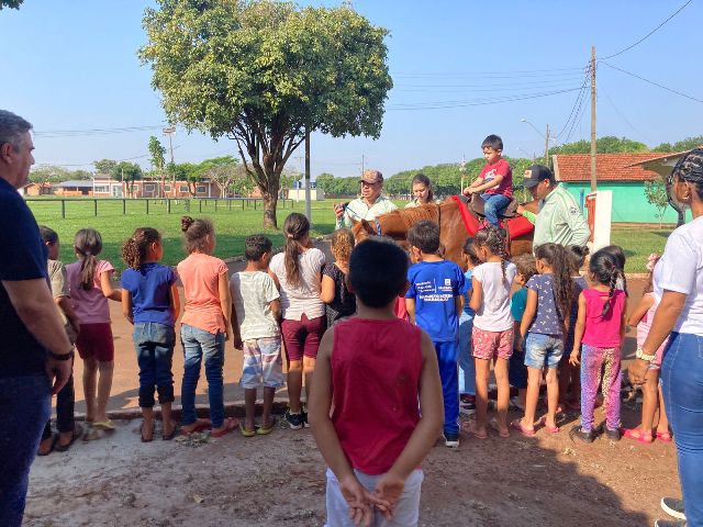 Realizada ao com crianas do Projeto Mirim em aluso ao Dia Mundial do Turismo