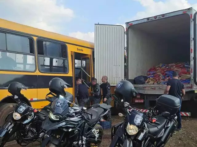 Choque da PM apreende carga de maconha transportada em nibus escolar que saiu de Maracaju