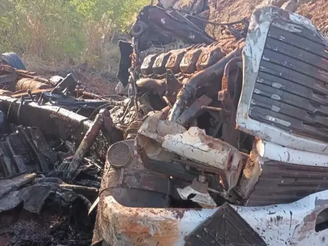 Caminho cai em ribanceira da Serra de Maracaju e motorista morre