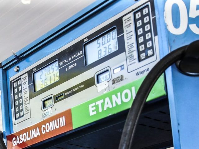 Em Mato Grosso do Sul, gasolina deve cair 8 centavos e o diesel tende a subir 22