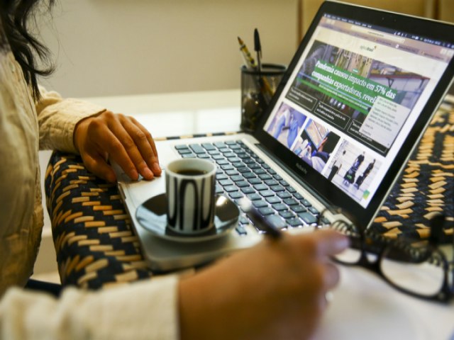 Quem faz teletrabalho em MS ganha mais e trabalha menos, aponta IBGE