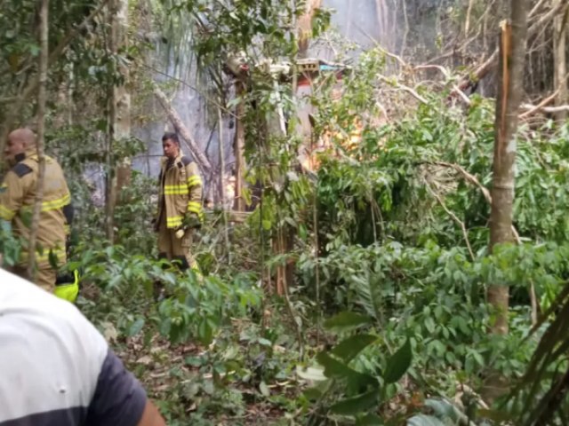 Avio cai e mata 12 pessoas em Rio Branco, no Acre, na manh deste domingo (29)