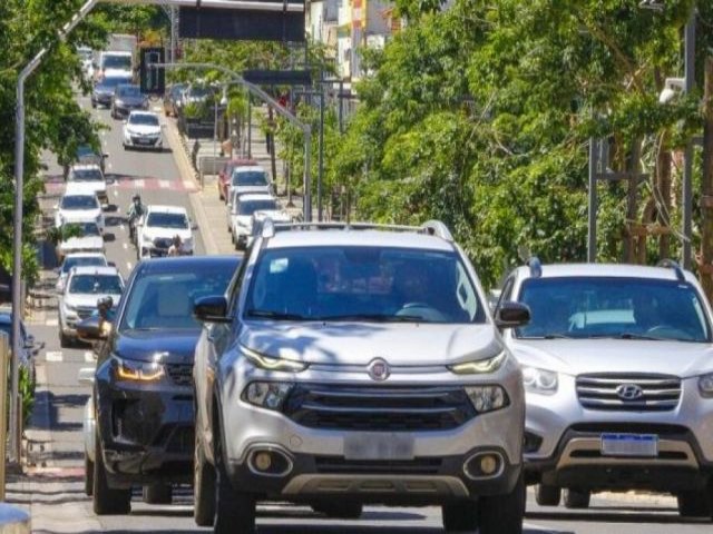 Prazo para licenciar veculos com placa final 0 termina na tera-feira (31)