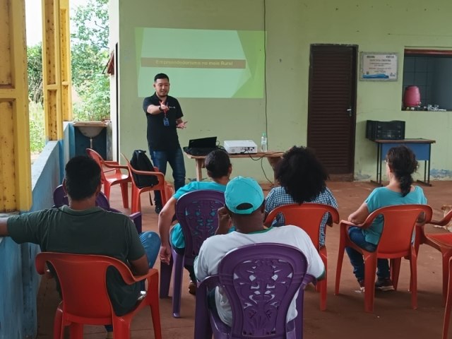 Prefeitura e SEBRAE levam palestra sobre Empreendedorismo Rural para o Quilombo So Miguel