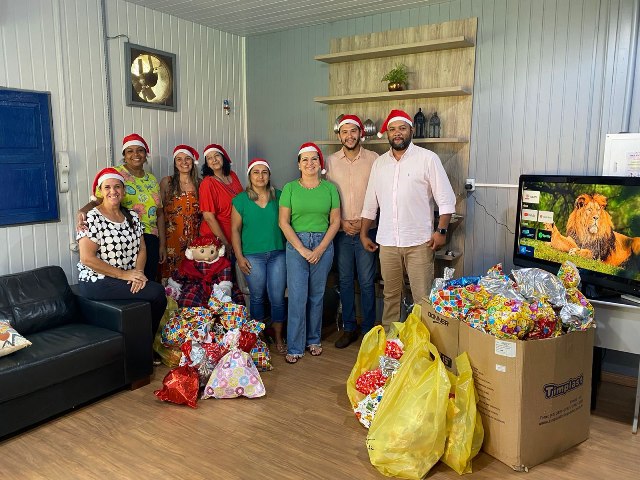 Com recursos arrecadados, os Amigos do MAC doam mil reais em presentes de Natal para o FAC