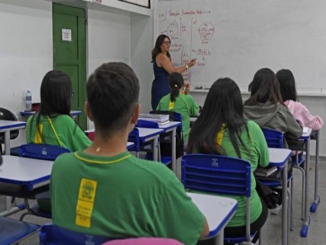 Estado amplia vagas do concurso para professores e mais 202 sero convocados