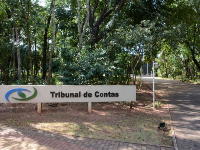 TCE-MS suspende compra de uniformes escolares em 14 cidades de MS