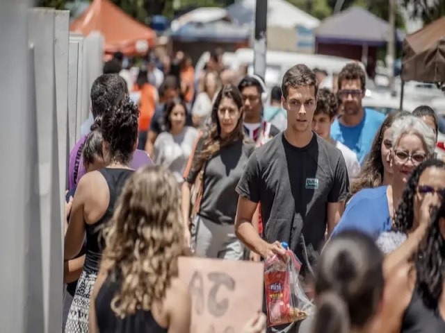 Ensino mdio: p de meia dar R$ 2 mil por ano a alunos de baixa renda