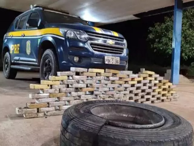 Motorista foge aps 'descuido da polcia' e abandona mais de 107 quilos de cocana