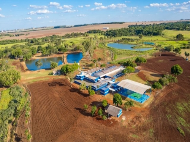 Com forte presena da comunidade, Prefeitura de Maracaju entrega reforma e ampliao da Escola Agrcola