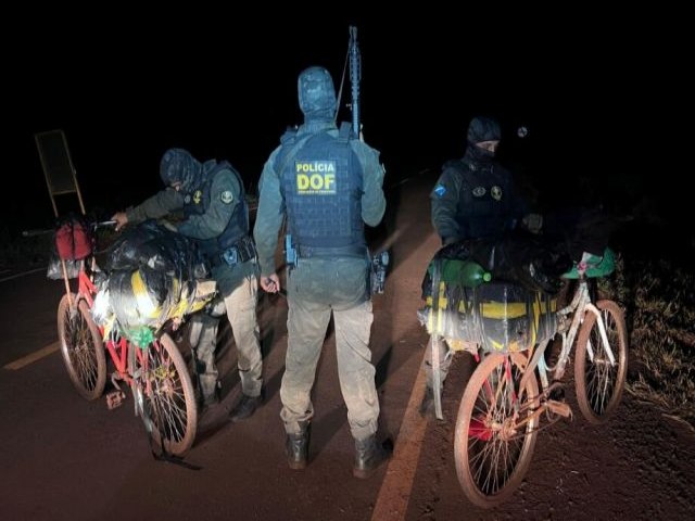 Dupla pedala 175 km com maconha em bicicleta, mas um  preso e outro foge