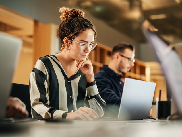 Mulheres tm mais escolaridade que os homens, revela estudo; oua: