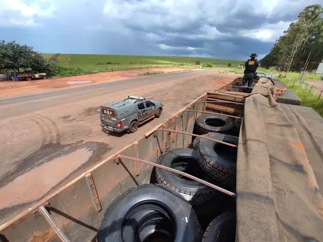 Na regio de Maracaju, Polcia apreende carga de pneus contrabandeados avaliada em R$ 500 mil