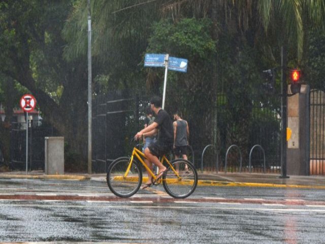 Chuva e sol do fim de semana 'abrem as portas' para trimestre que ter calor acima da mdia