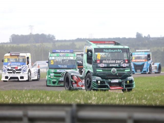 Atual campeo da temporada de 2023, Felipe Giaffone vence em Campo Grande e lidera Copa Truck