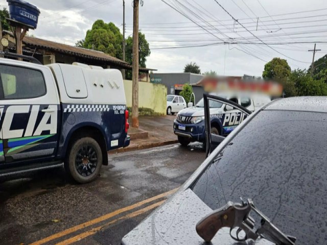 Homem  preso aps exibir arma em mesa de sinuca em Maracaju