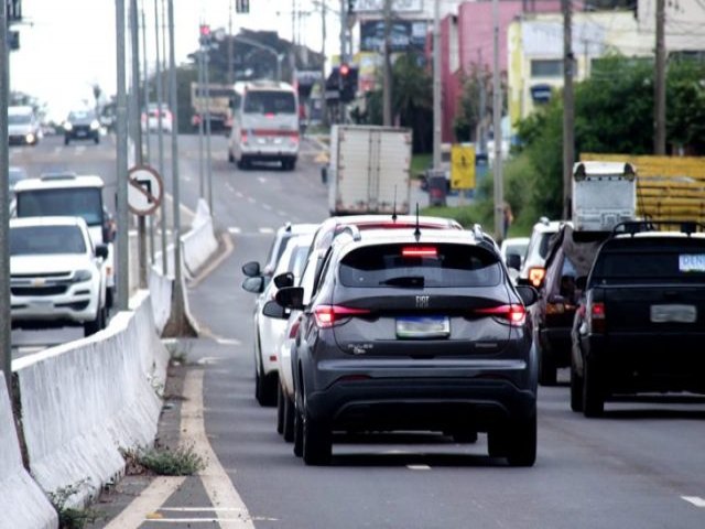 Prazo para licenciar veculos com placas final 1 e 2 em MS vence no dia 30