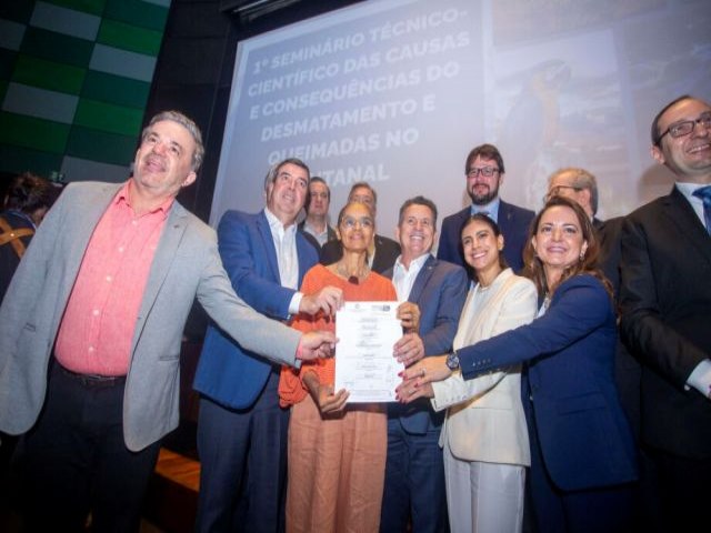 Em MS, Marina Silva assina acordo para preservao do Pantanal e sugere pacto com prefeitos