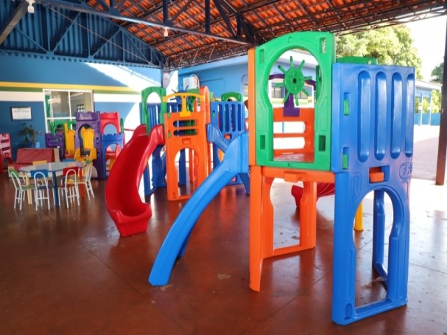 Prefeitura de Maracaju realiza entrega de brinquedoteca para a Escola Municipal Joo Pedro Fernandes