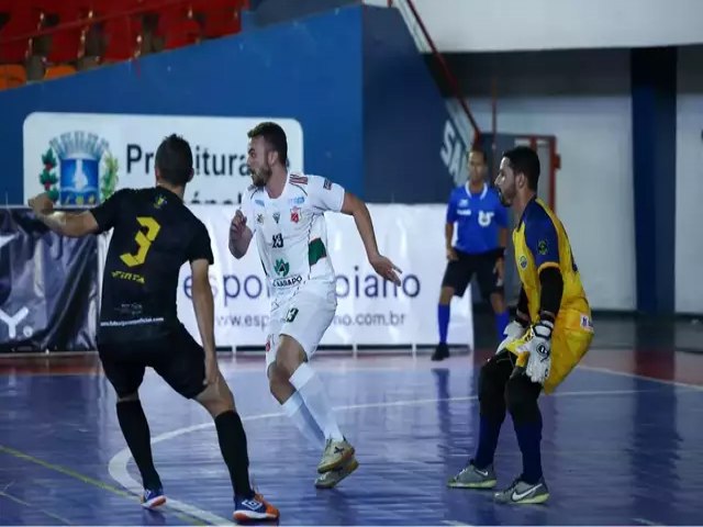 Em Maracaju, time de MS marca goleada e avana s oitavas da Copa Brasil de Futsal