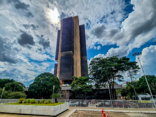 Banco Central baixa taxa Selic para 10,5% ao ano; oua: