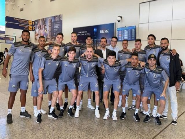 Equipe do CREC/Juventude embarca para estreia no Brasileiro de Futsal