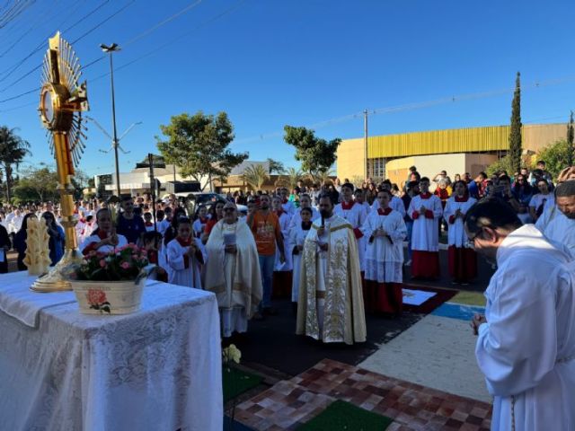 Maracaju reuniu fiis catlicos em procisso para celebrar o Corpus Christi