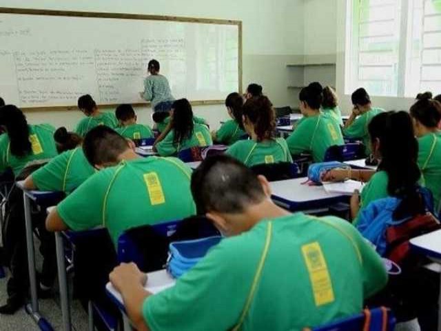 Secretaria de Educao compra R$ 5,6 milhes em cadeiras e mesas para escolas de MS