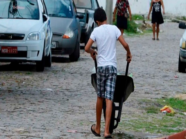 Brasil: trabalho infantil cresce 25% entre crianas mais novas; oua: